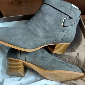 Giani bernini BRAND NEW IN BOX..genuine suede memory foam ladies bootie